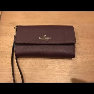 Kate Spade iPhone 7/8 Wristlet deep plum